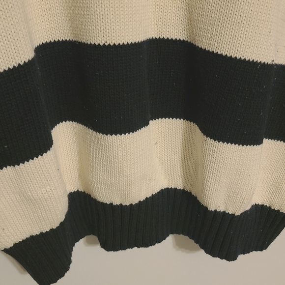 Brandy Melville | Women's Black and Cream Striped Crewneck Sweater (One Size) - Picture 7 of 12